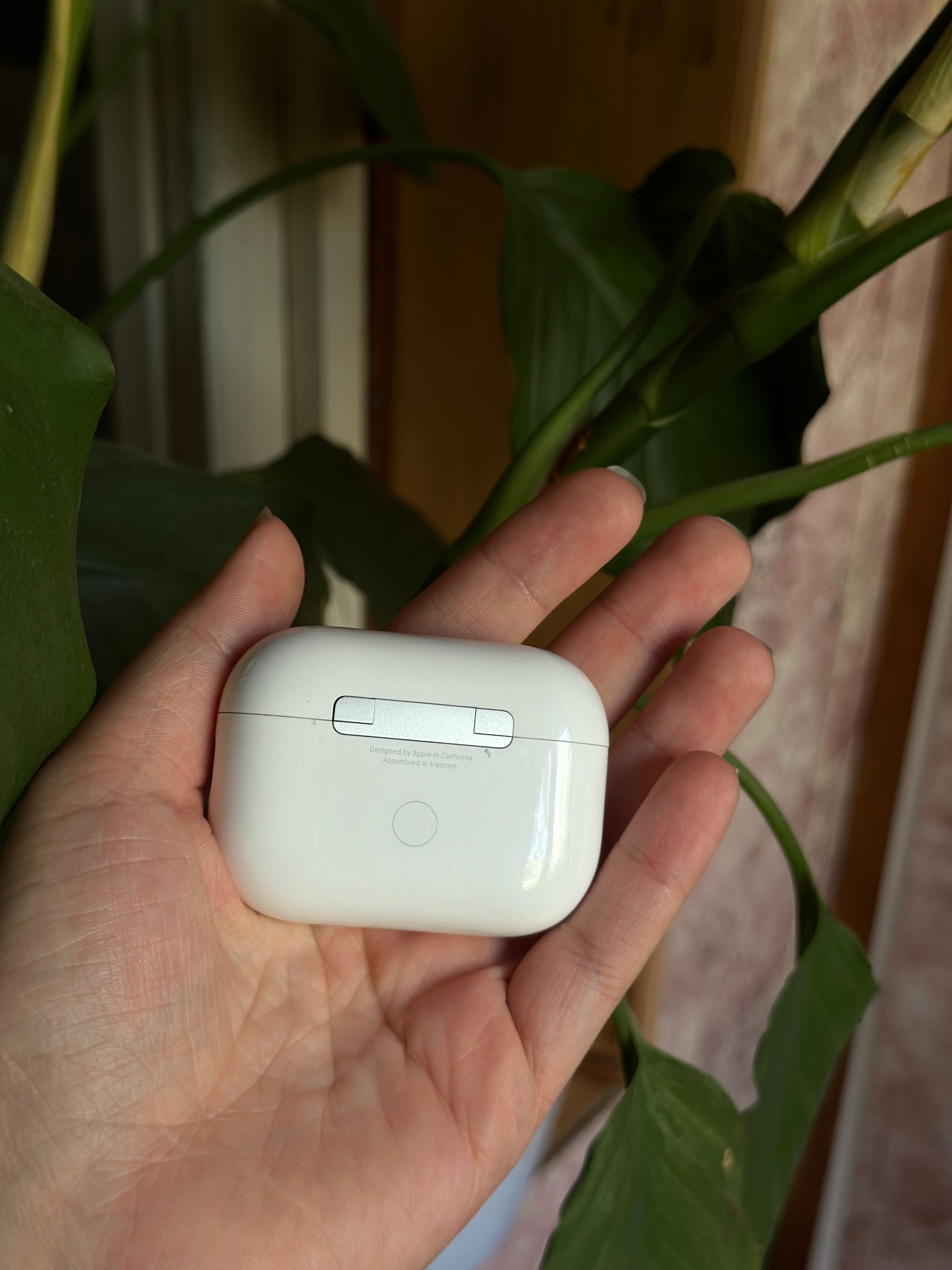 Зарядный кейс от AirPods Pro