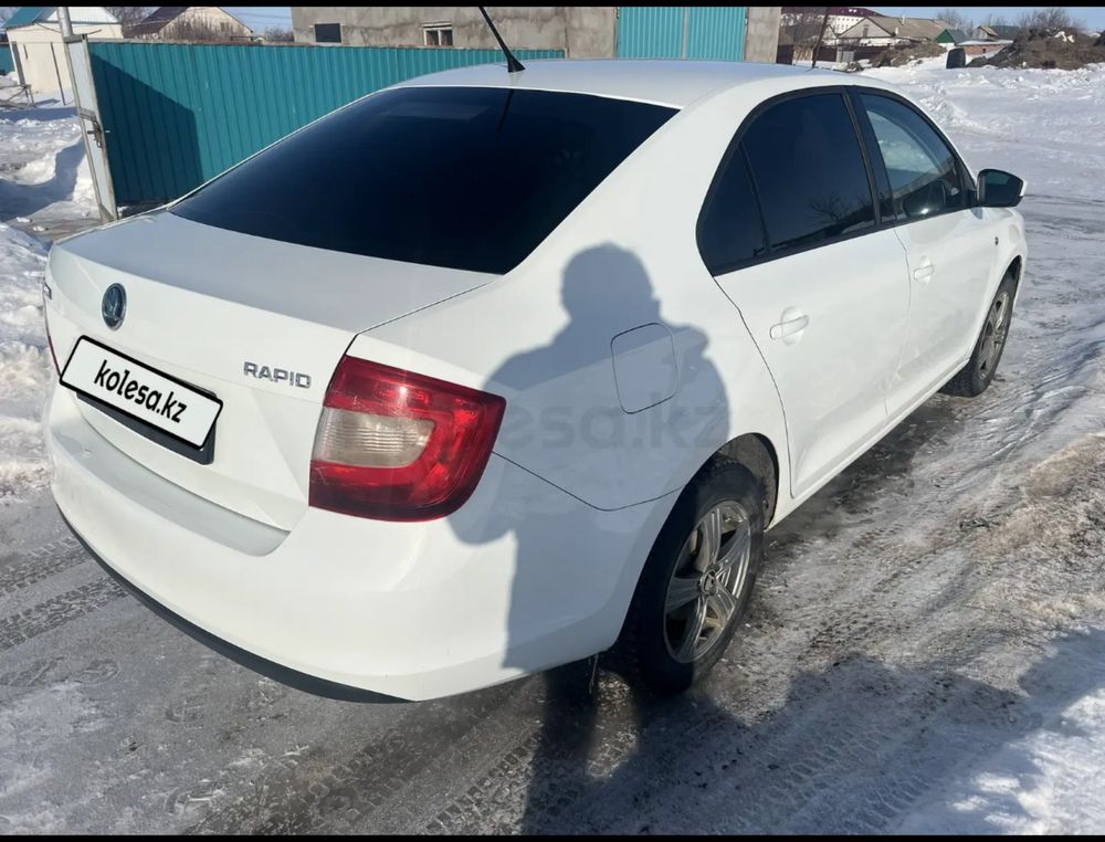 Продам Skoda Rapid 2015 год