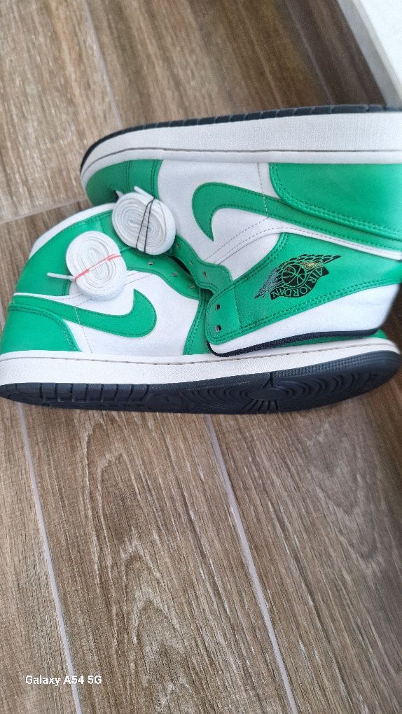 Jordan 1 mid Lucky green номер 44.5/10,5/28.5см