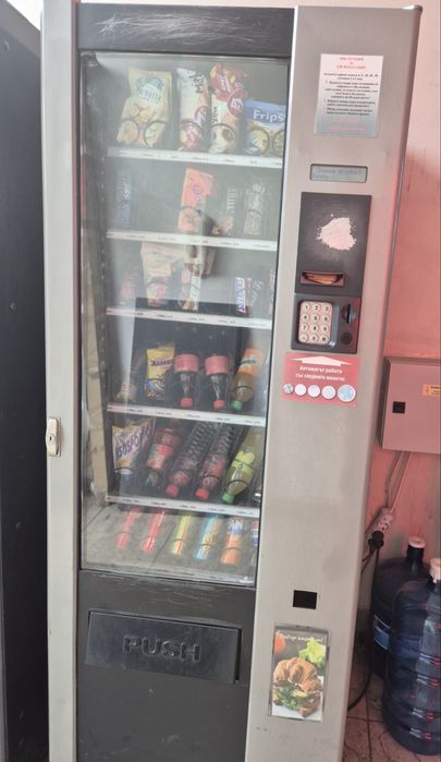 Вендиг машина за студени храни и напитки