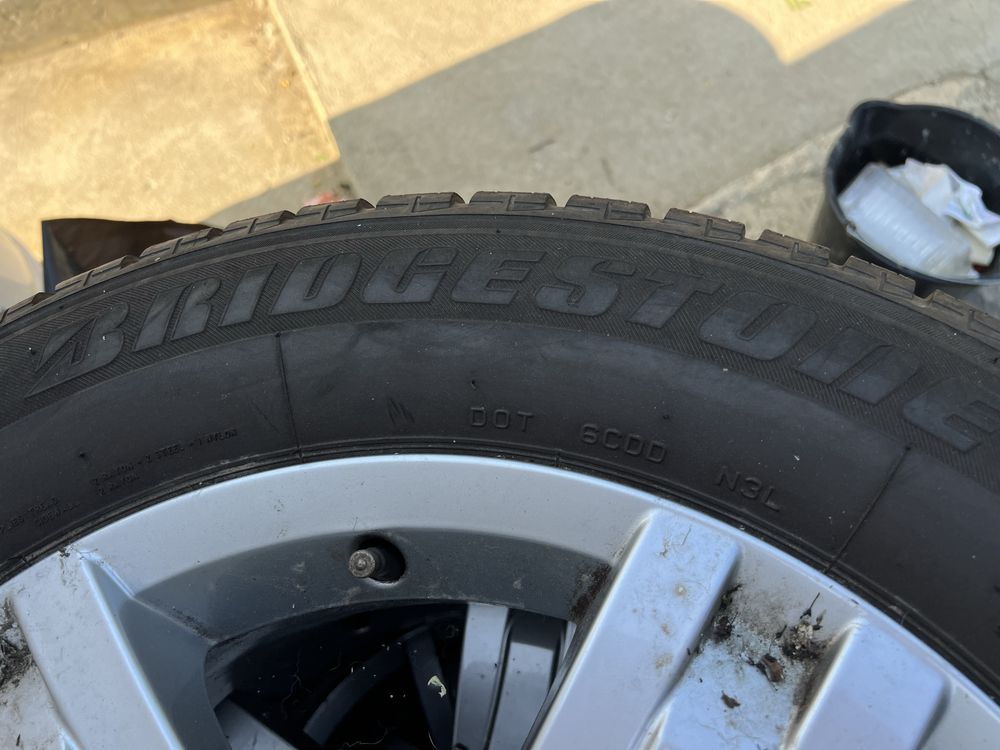 Bridgestone & Pirelli 235/60/17