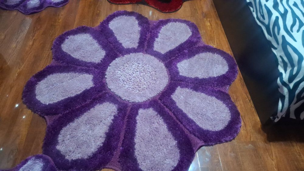 2 bucati floricele mivi si o floare mare pret 250 lei negociabil