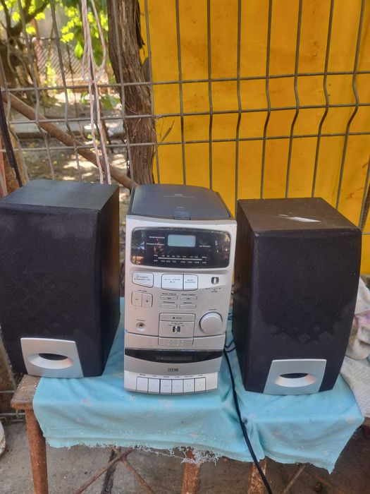 Sistem stereo compact TCM