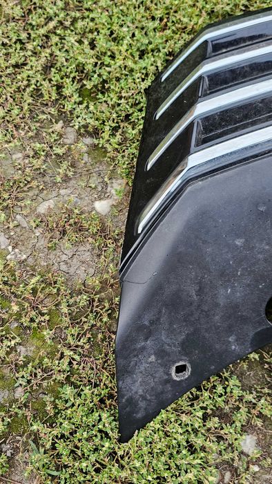 Grila fata VW Passat B7 ACC / Distronic