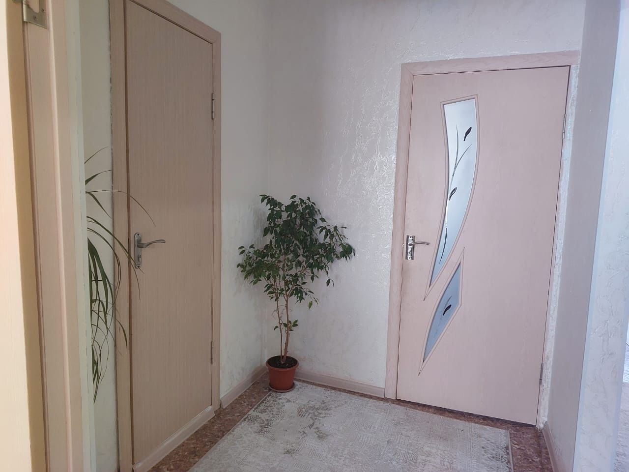 Срочно, продается 2 комн.кв. 10 микр, г.Тараз