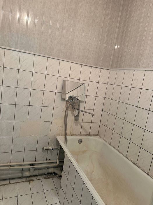 Srochna
Kvartira sotiladi: 
 9-mikra rayon
Arentir Prakratura
2 xonali