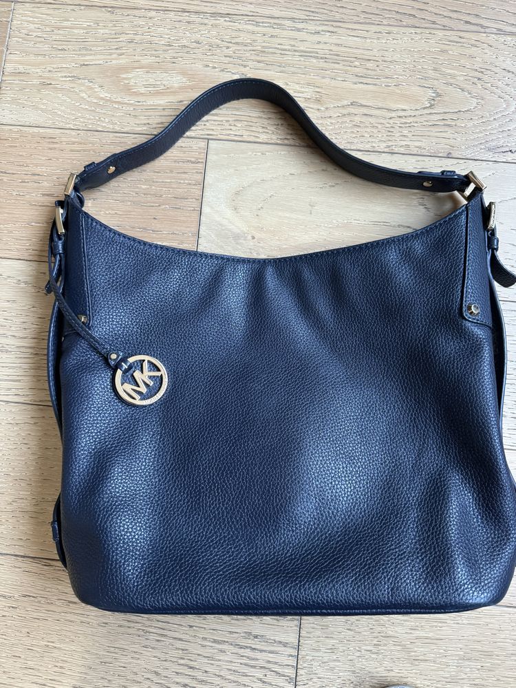 Michael Kors тъмно синя чанта