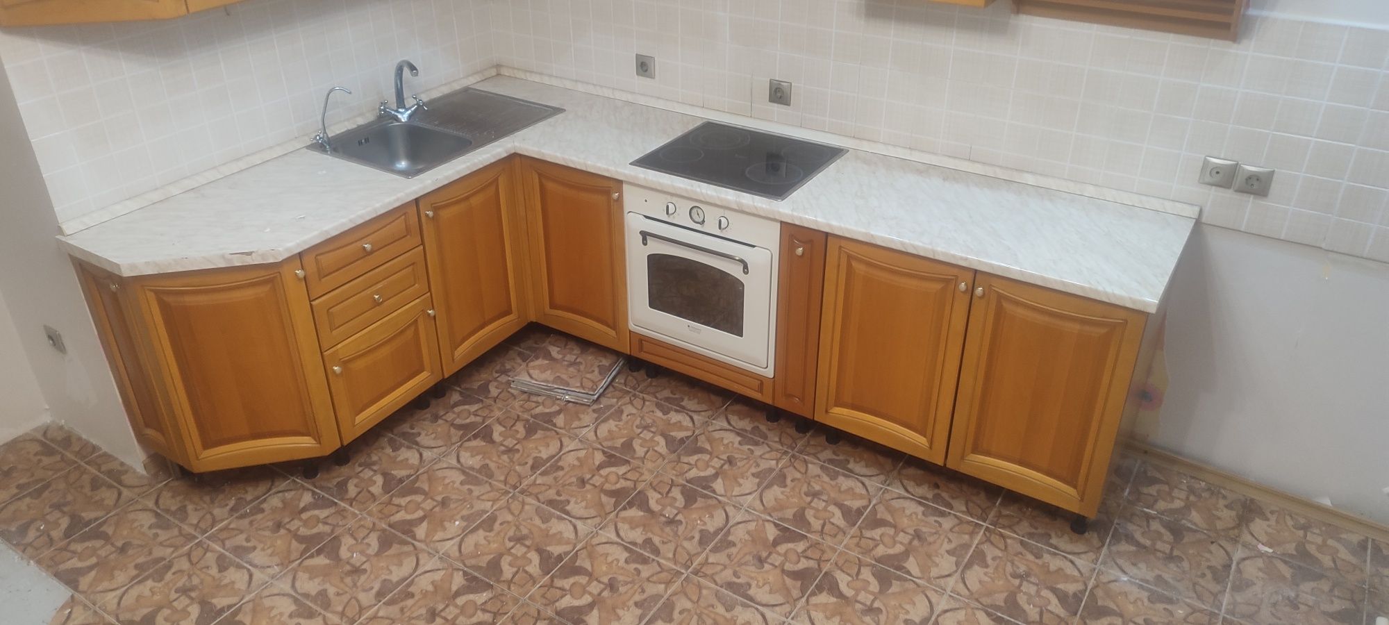 Продам кухню в сборе