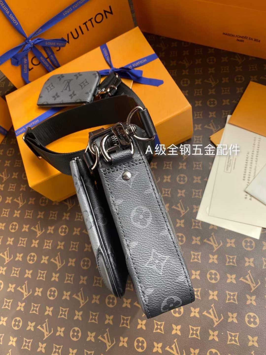Louis Vuitton Trio Messenger