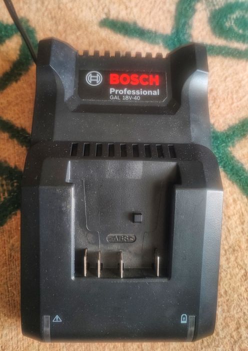 Celule 18650 Bosch + Încărcător GAL 18V-40