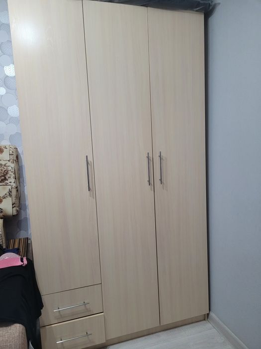 Продам шифоньер в отличном состояний. За 50.000тг.