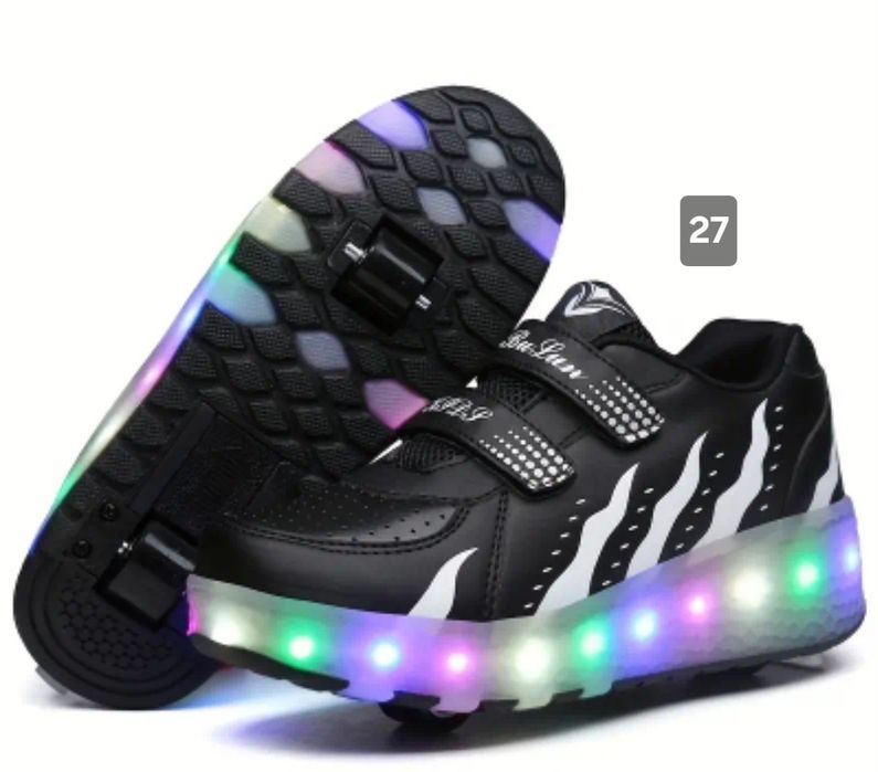 Adidasi cu role detașabile