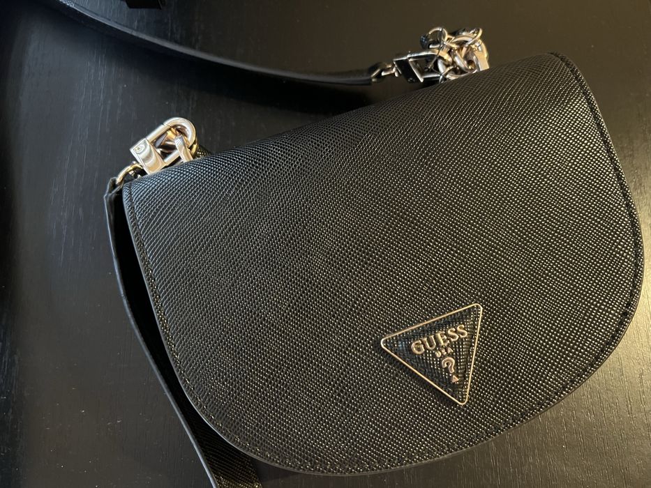 Дамска чанта guess