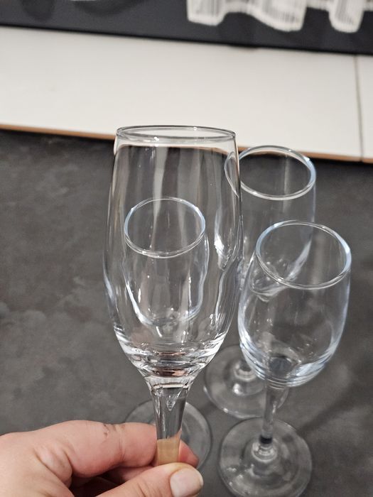Vand Vand set de 4 pahare pentru şampanie.