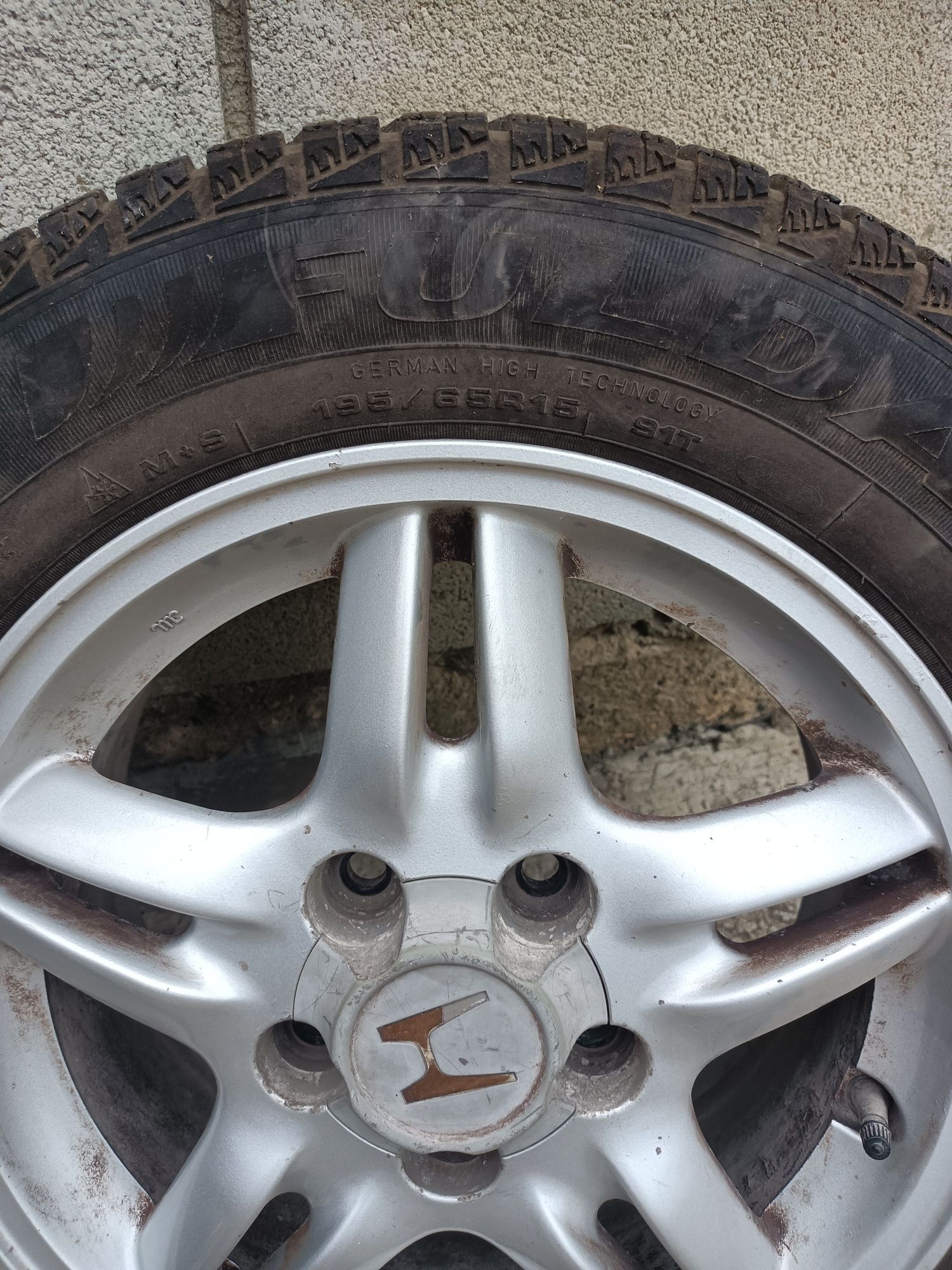 Продавам четири джанти заедно с четири гуми за Honda