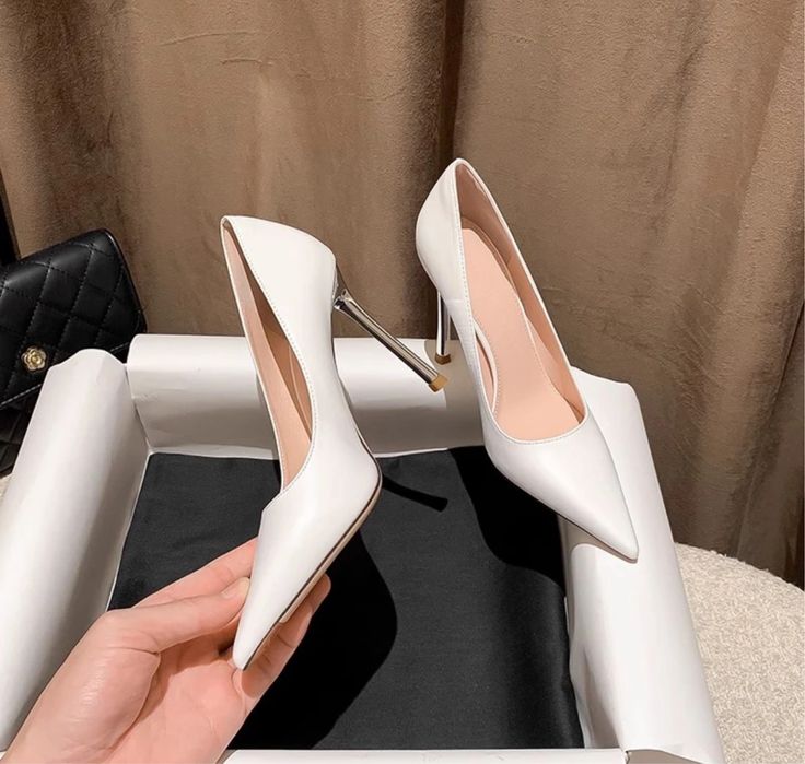 Продам вещи по 2500тг