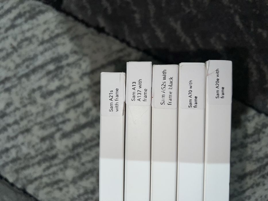 Display uri telefoane