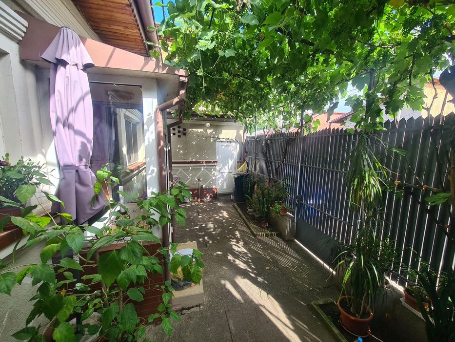 Casuta 3 camere,constructie 1995 Margeanului, strada Coman Ion cu mica