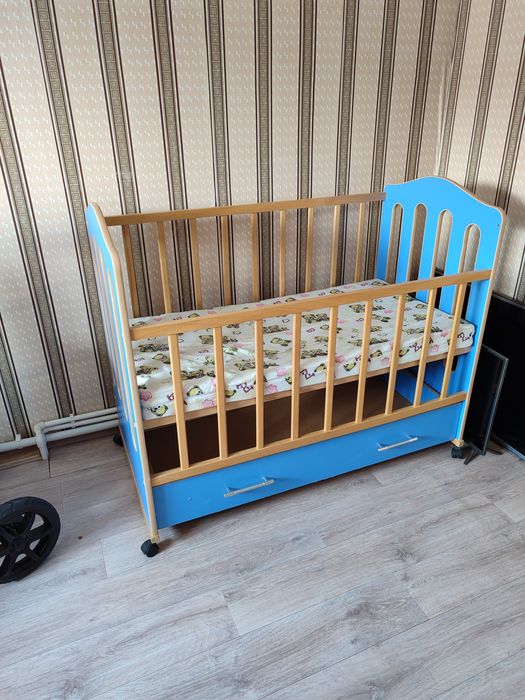 Продам детскую кроватку