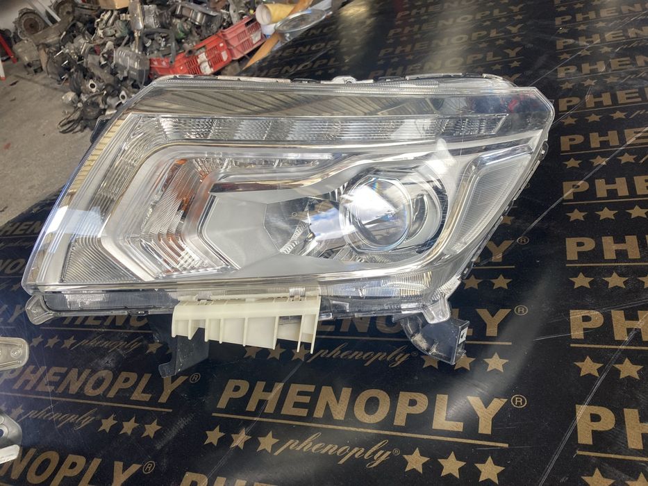 Nissan Navara 2017 година Led Фарове Лед Оборудвани