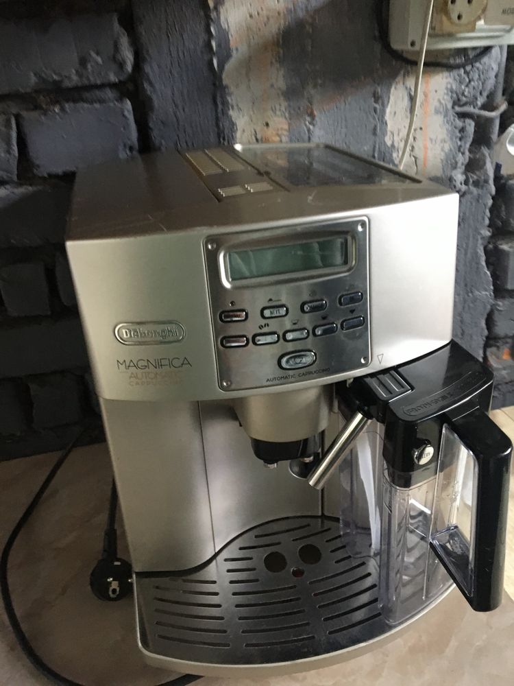 Aparat cafea Delonghi magnifica capuccino