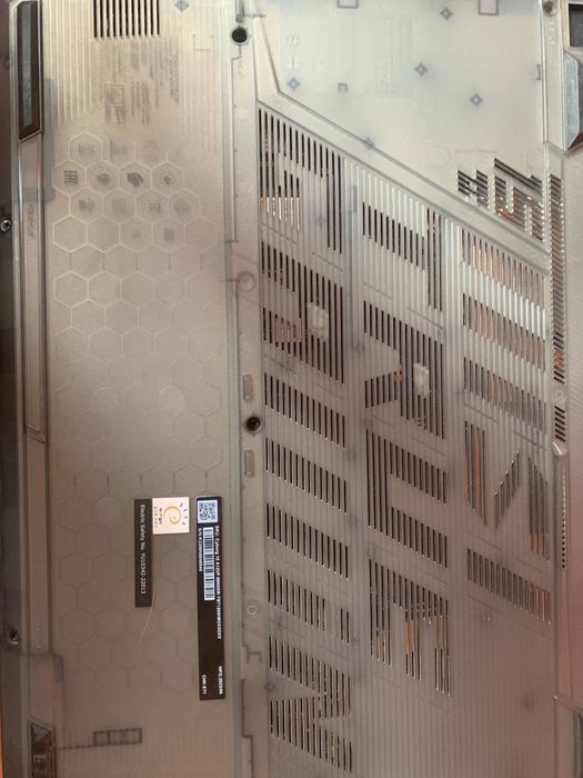 MSI Cyborg 15 A12V qarshi holati yaxshi