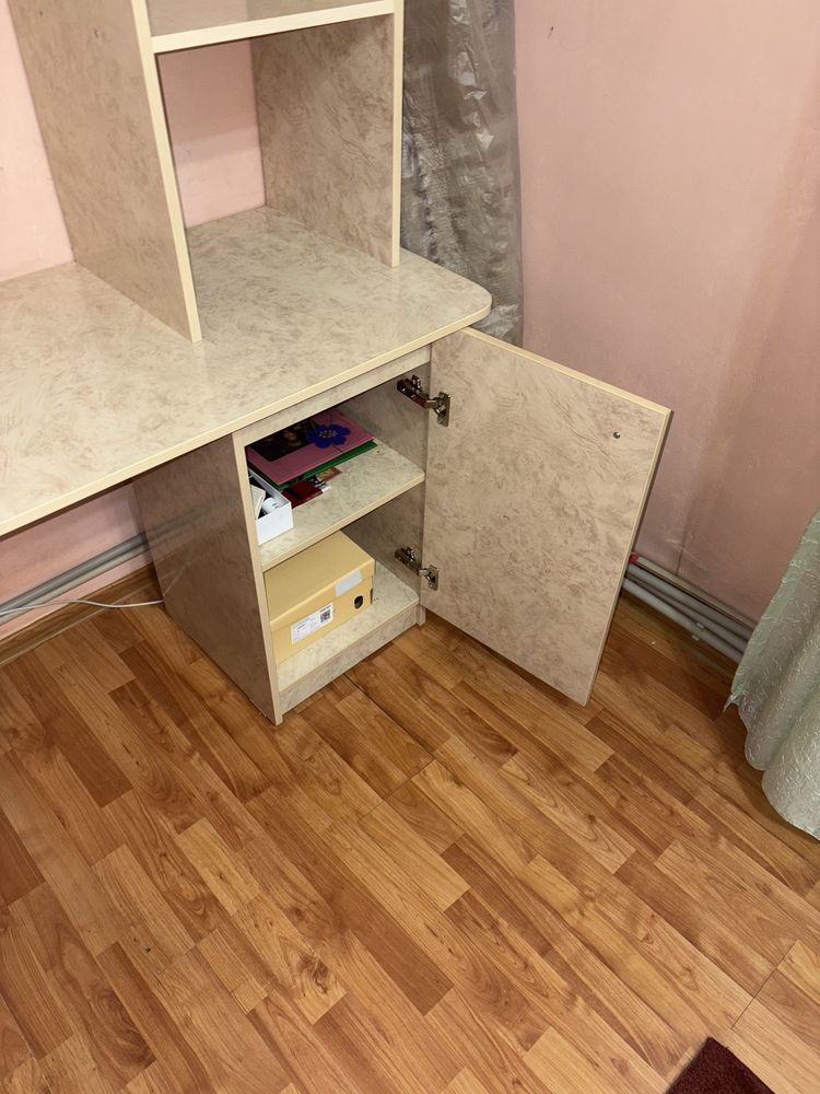 Продаю письменный стол