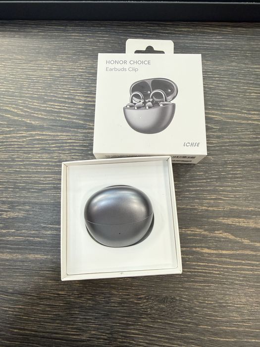 MrsAmanet: Casti honor coice