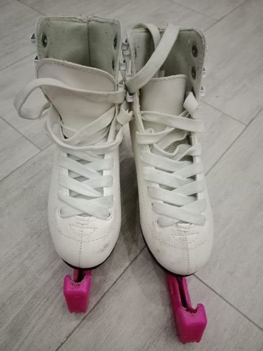 Продам коньки для фигурного катания