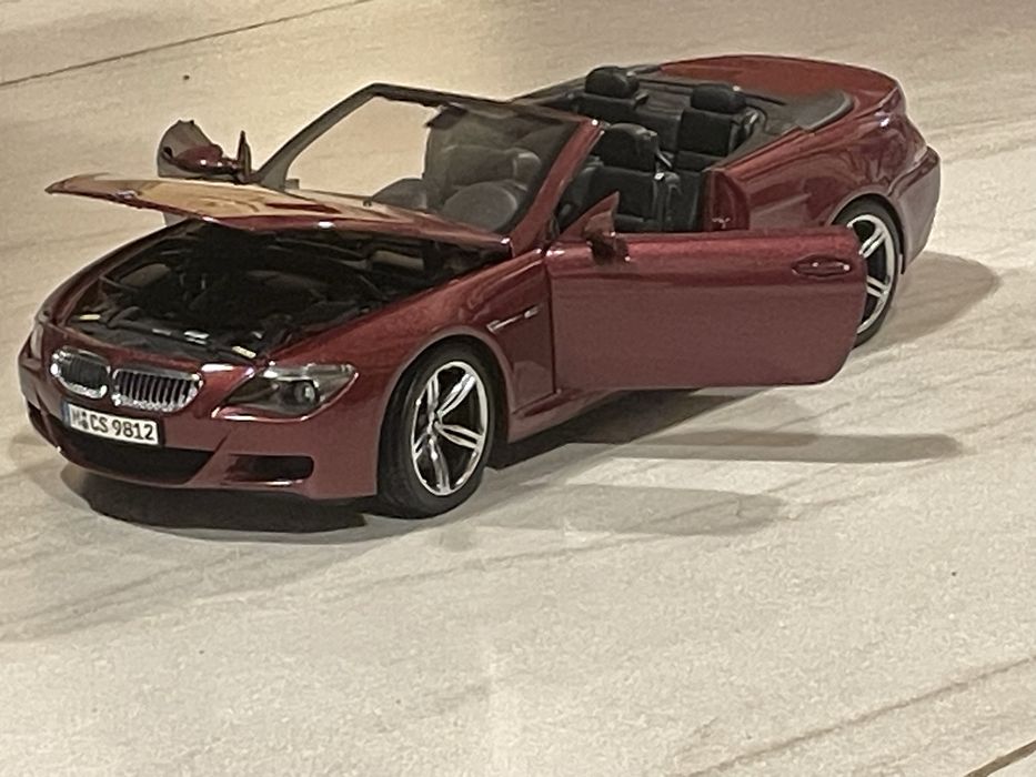 BMW 1/18 E64 Kyosho