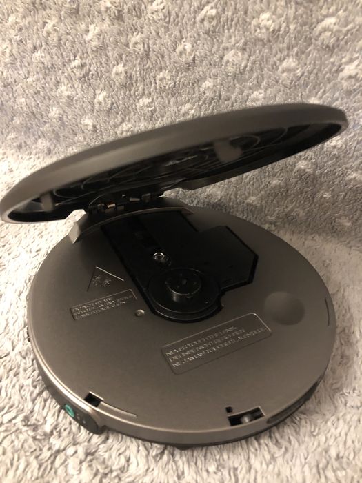 Портативный CD проигрователь