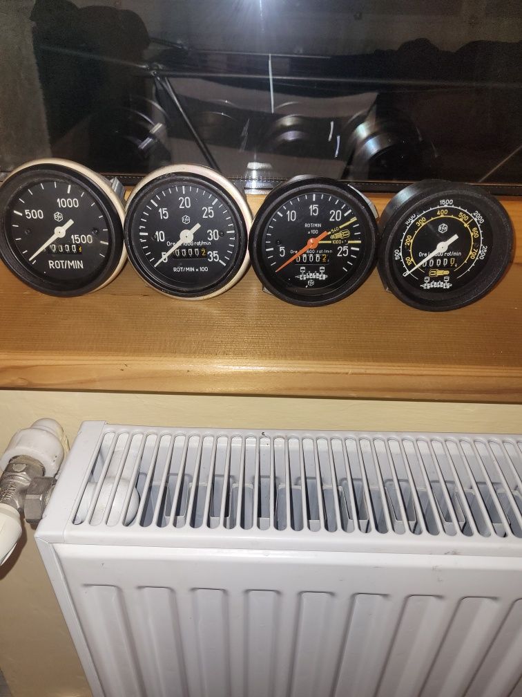 Turometru electronic și Turometru mecanic
