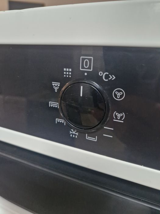 Бяла фурна за вграждане Voss 72 лит Пиролиза