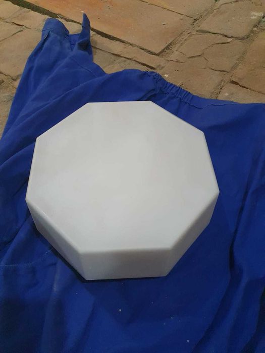 Plafoniera octogonala alba, de sticla