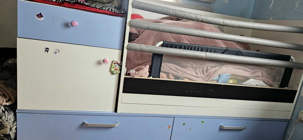 Детско креватче с шкафчета