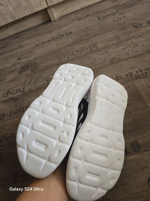 маратонки adidas