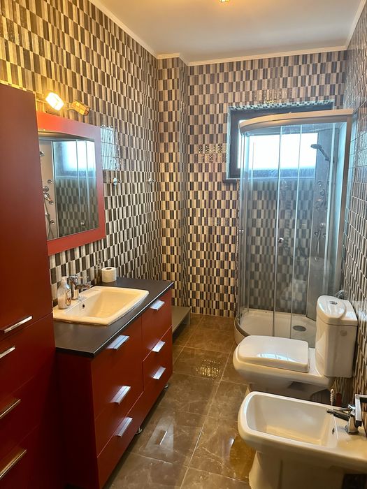 Vând apartament cu 3 dormitoare in blocurile Ferval vis-a-vis de Ford