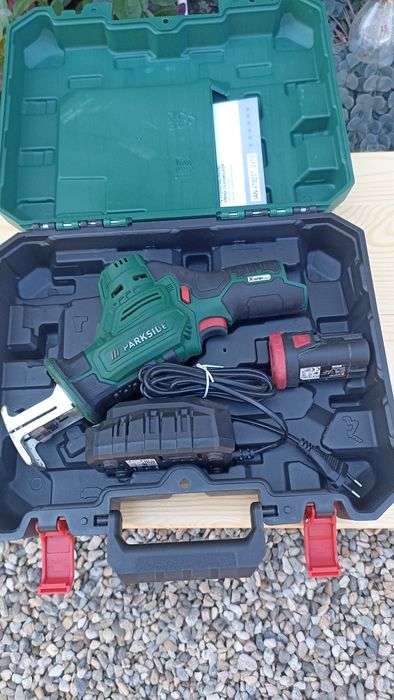 Vând fierăstrău pentru crengi