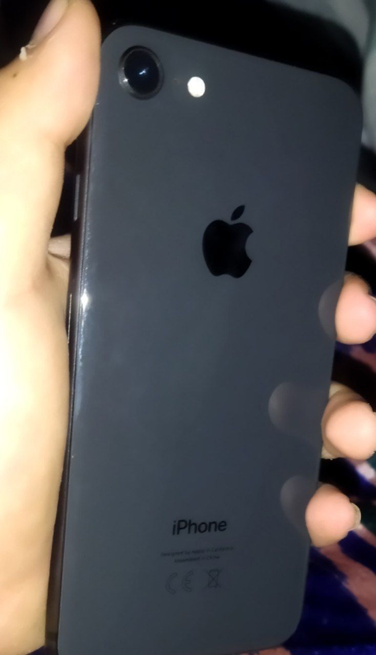 Iphone 8 ideal qrilgan joyi yoq