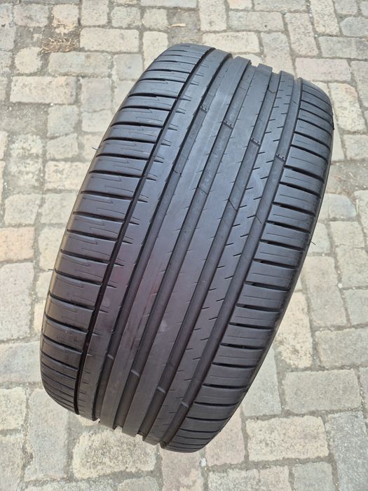O bucată 325/295 40/35 R22 vară - una Michelin Pirelli