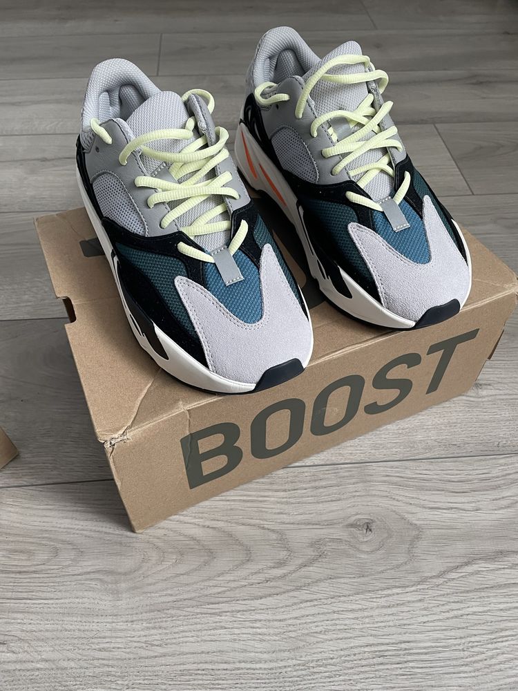 Yeezy Wave Runer 700