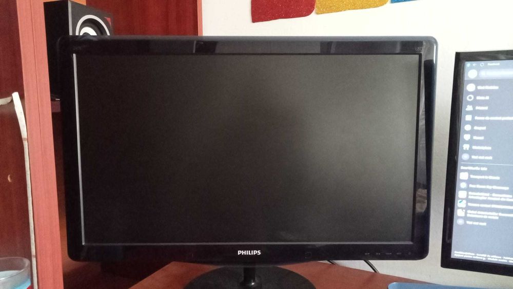Monitor LED 24" Full HD Philips / Mouse Myria 800 1600 Dpi & Lampa UV