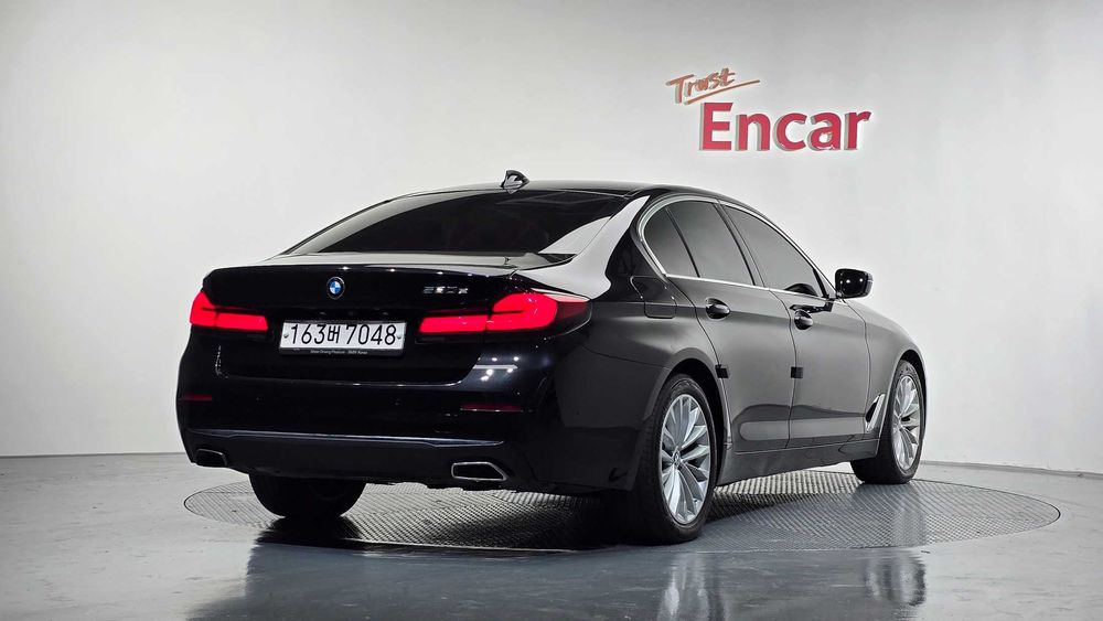 BMW 5-Series 530e Luxury   23