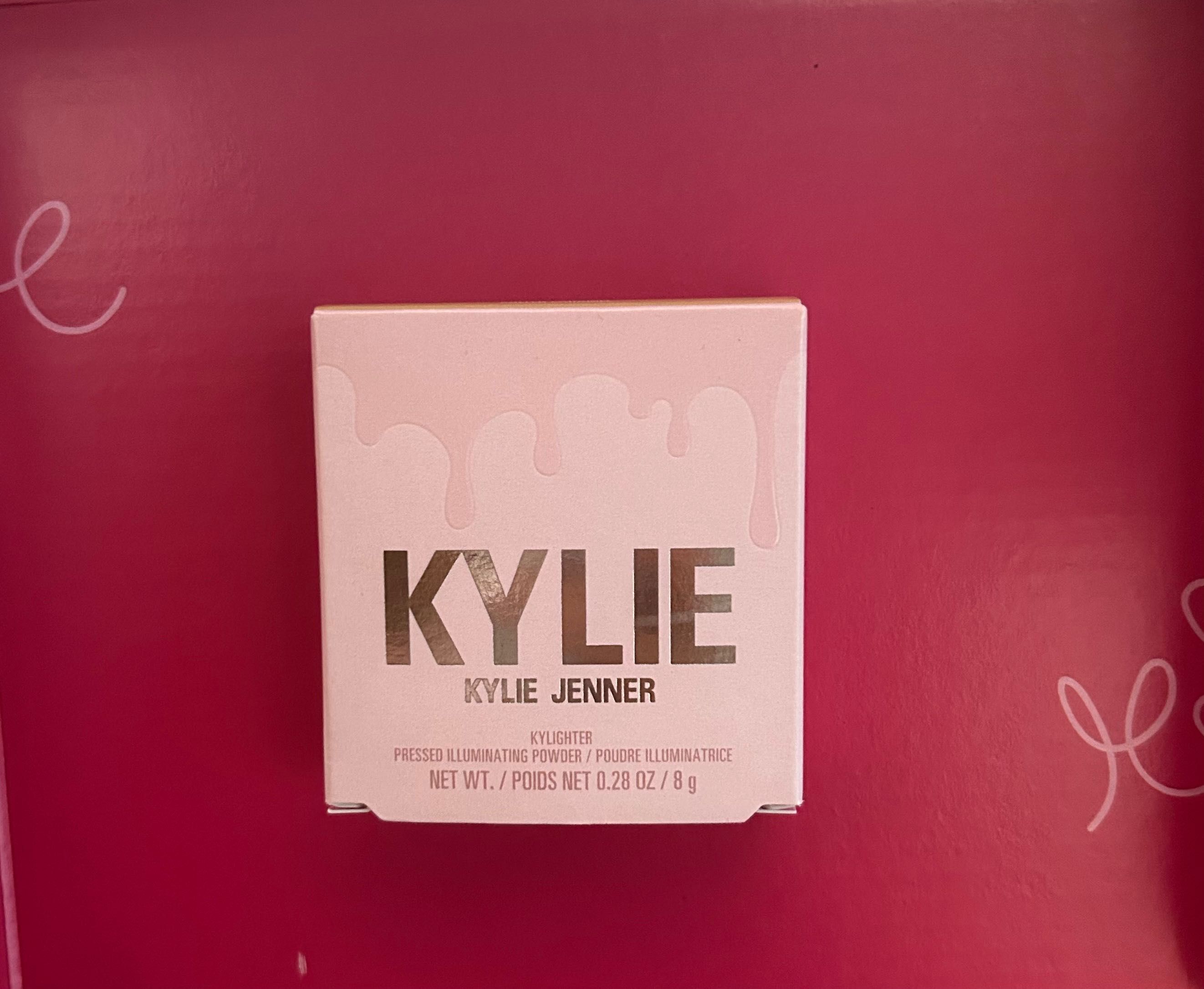 Хайлайтър на KYLIE JENNER