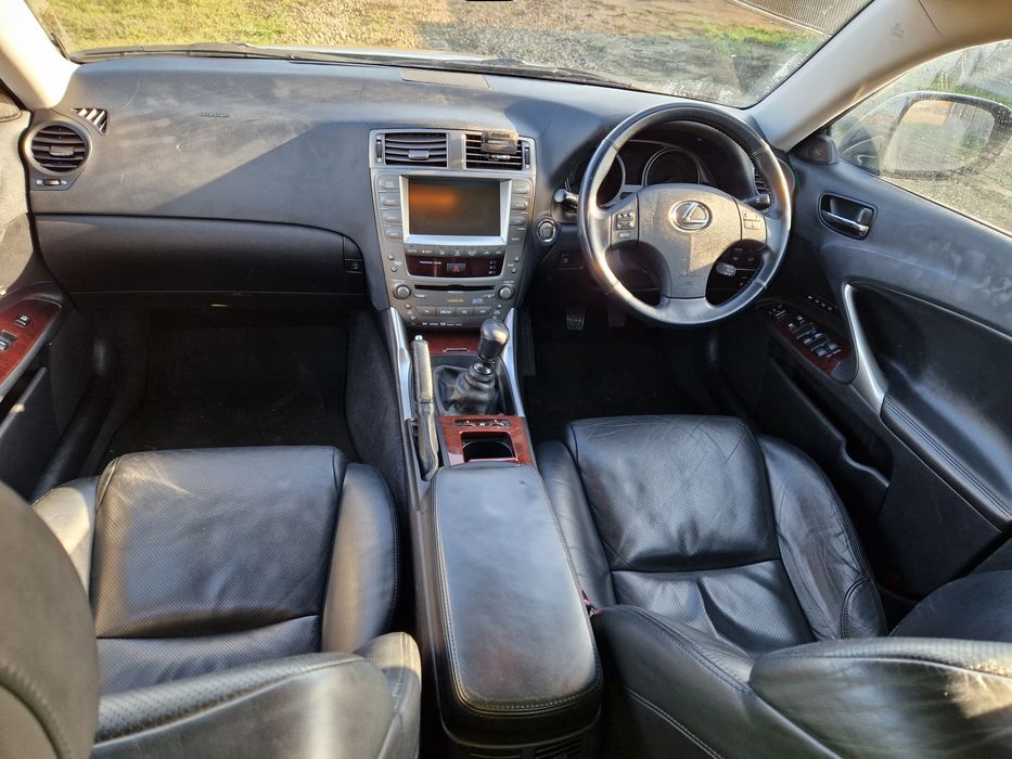 Dezmembrez Lexus is220 2.2 177 cp 2006