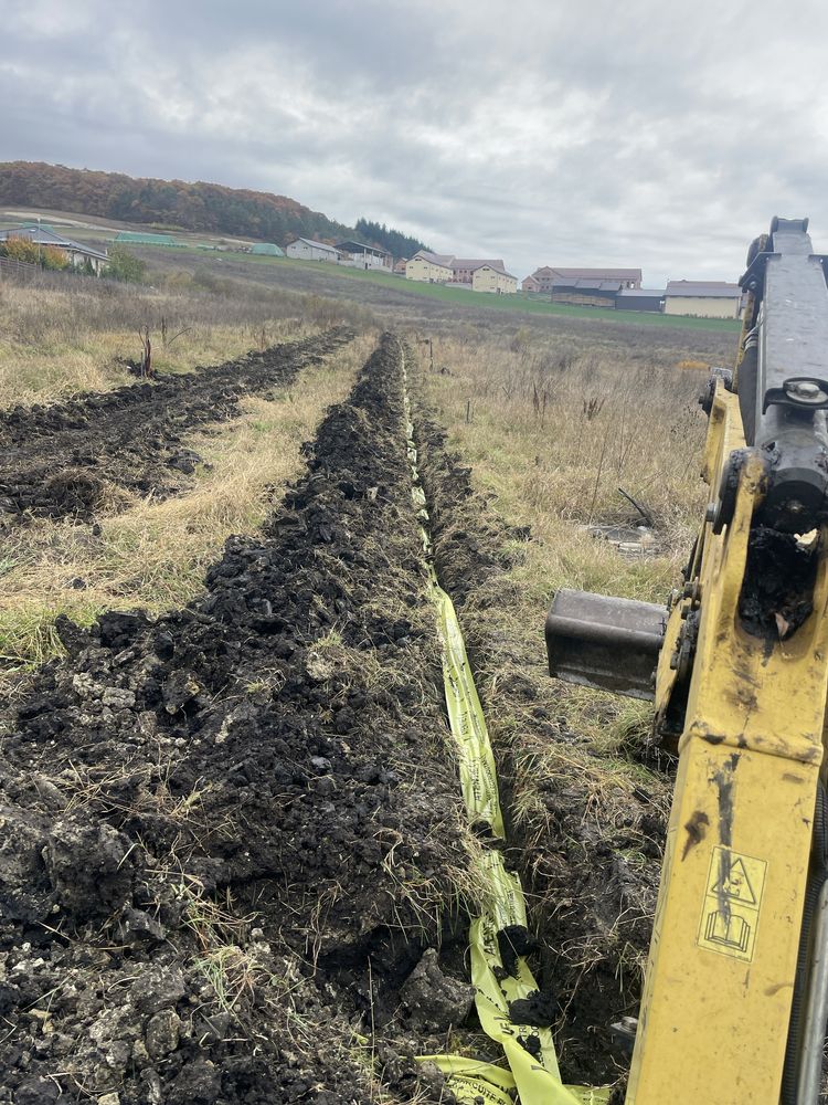 Închiriez miniexcavator