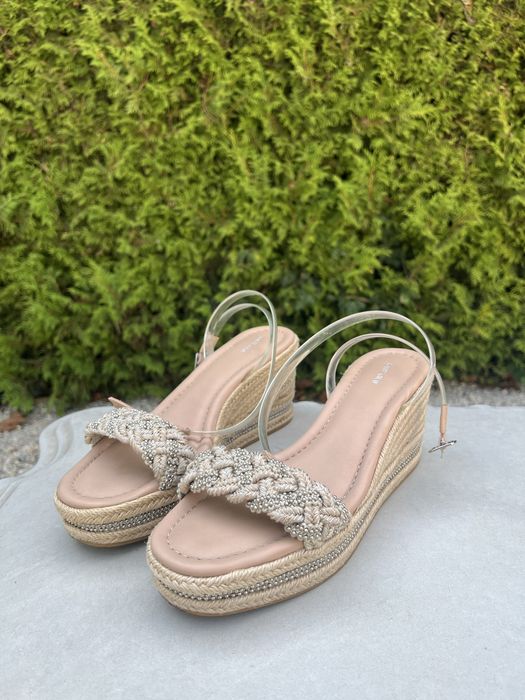 Сандали с платформа