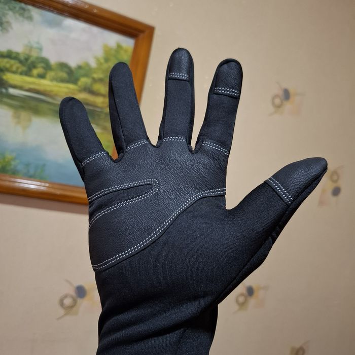 Новые перчатки из США от фирмы Wind Stopper