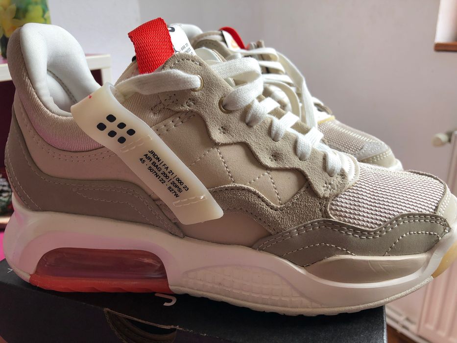 Vând Jordan MA2 WMNS