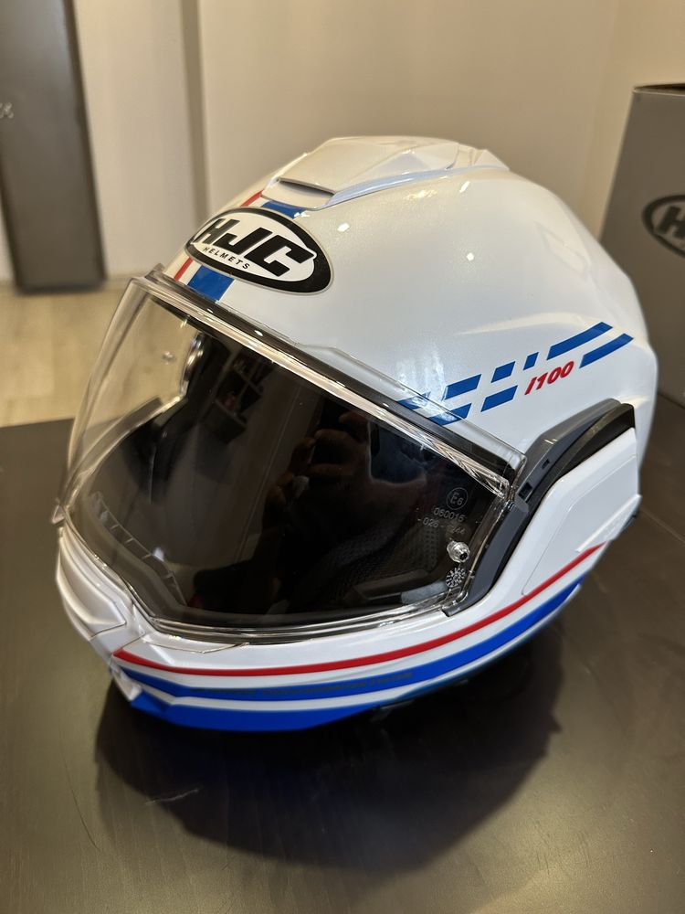 Нова каска HJC XL